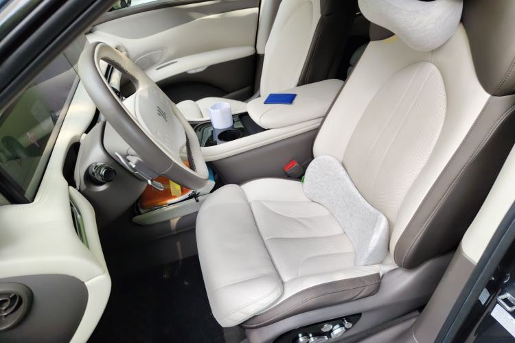 Used IM LS7 2023 100kWh Lux Rear-Drive Version Left Front Seat