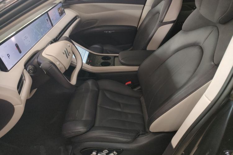 Used IM LS7 2023 100kWh Lux Rear-Drive Version Left Front Seat