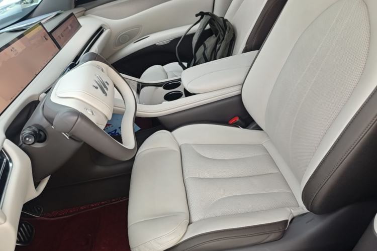 Used IM LS7 2023 90 kWh Elite Rear-Drive Version Left Front Seat