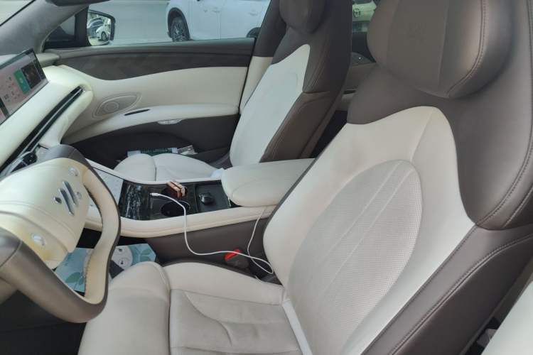 Used IM LS7 2023 100kWh Lux Rear-Drive Version Left Front Seat