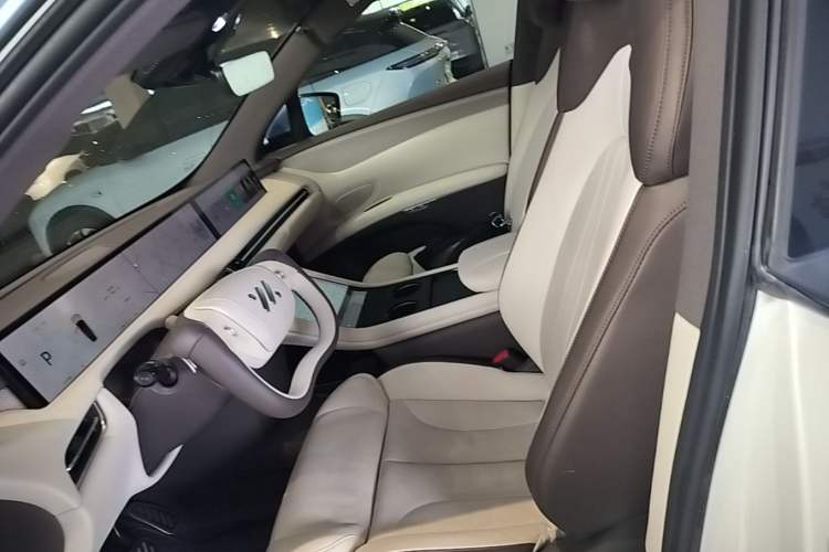 Used IM LS7 2023 90 kWh Elite Rear-Drive Version Left Front Seat