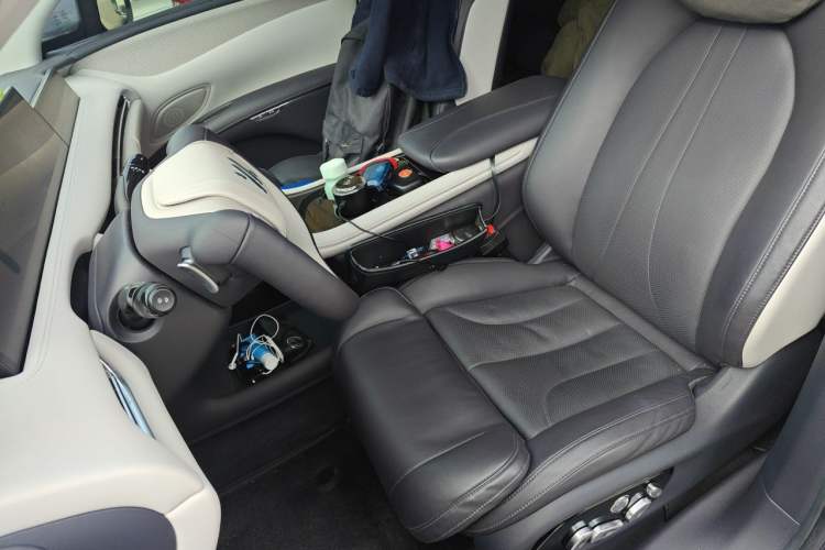 Used IM LS7 2023 90 kWh Elite Rear-Drive Version Left Front Seat