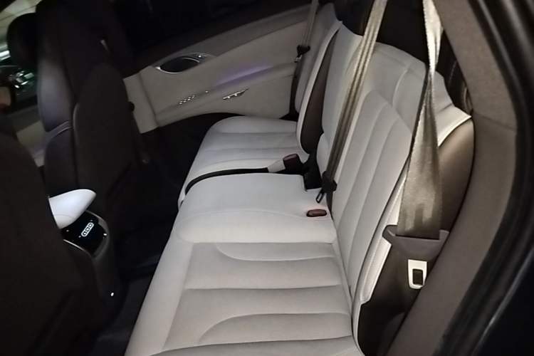 Used IM LS7 2023 100kWh Lux Rear-Drive Version Left Rear Seat