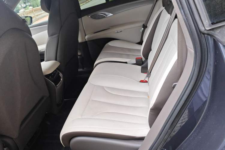 Used IM LS7 2023 90 kWh Elite Rear-Drive Version Left Rear Seat