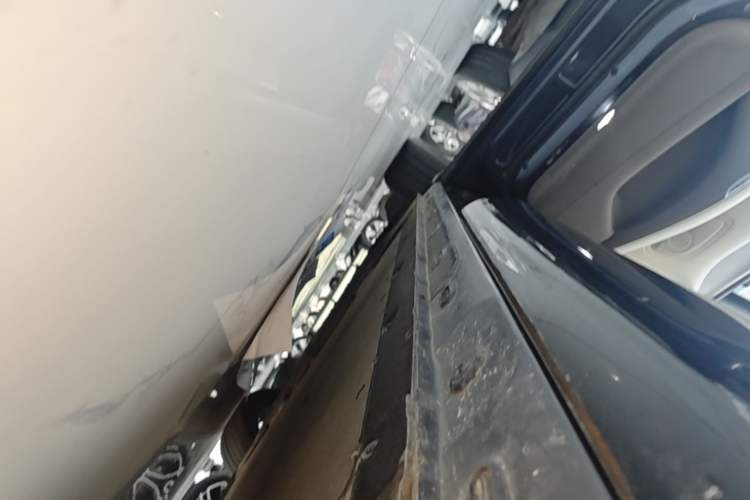 Used IM LS7 2023 90 kWh Elite Rear-Drive Version Left Side Sill