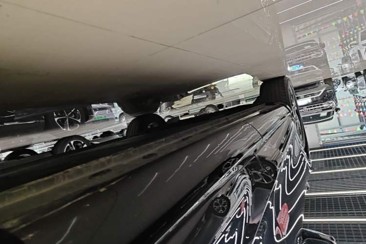 Used IM LS7 2023 77 kWh Urban Fit Rear-Wheel Drive Left Side Sill