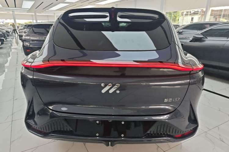 Used IM LS7 2023 90 kWh Elite Rear-Drive Version Rear