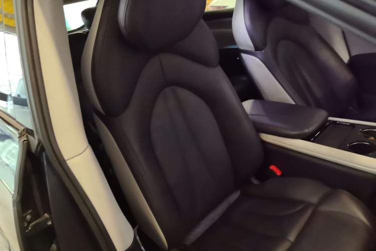 Used IM LS7 2023 77 kWh Urban Fit Rear-Wheel Drive Right Front Seat