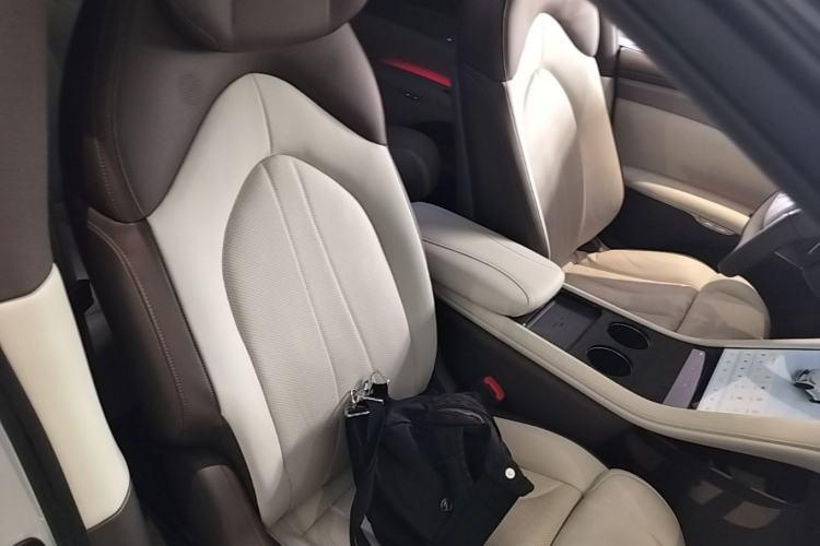 Used IM LS7 2023 90 kWh Elite Rear-Drive Version Right Front Seat