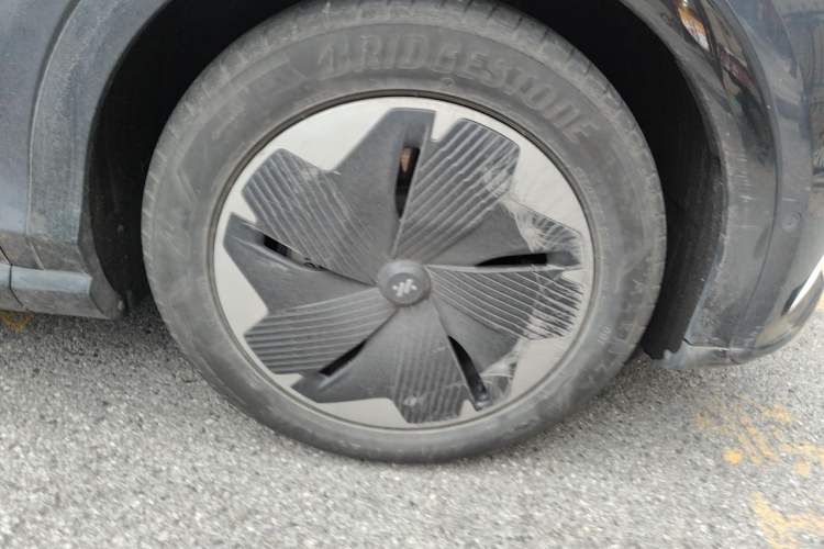 Used IM LS7 2023 90 kWh Elite Rear-Drive Version Right Front Wheel Hub
