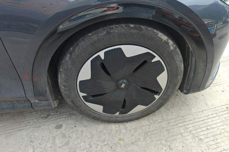 Used IM LS7 2023 90 kWh Elite Rear-Drive Version Right Front Wheel Hub