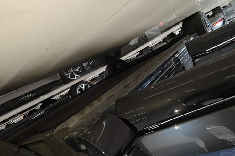 Used IM LS7 2023 77 kWh Urban Fit Rear-Wheel Drive Right Side Sill