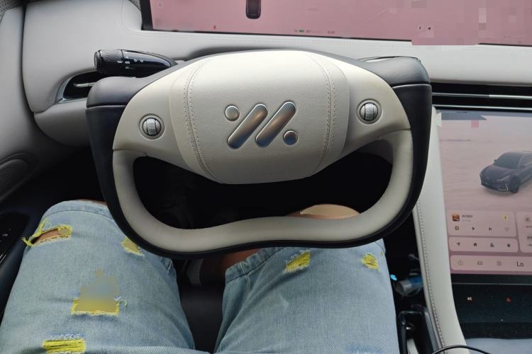 Used IM LS7 2023 90 kWh Elite Rear-Drive Version Steering Wheel