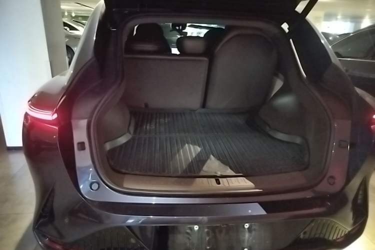 Used IM LS7 2023 100kWh Lux Rear-Drive Version Trunk