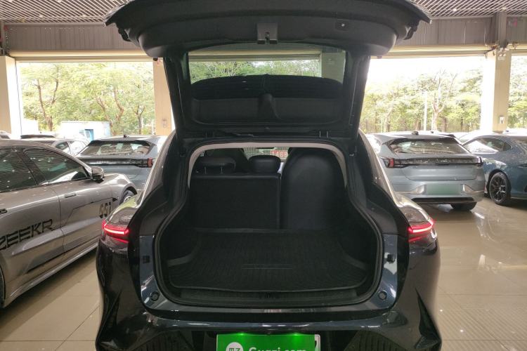 Used IM LS7 2023 100kWh Lux Rear-Drive Version Trunk