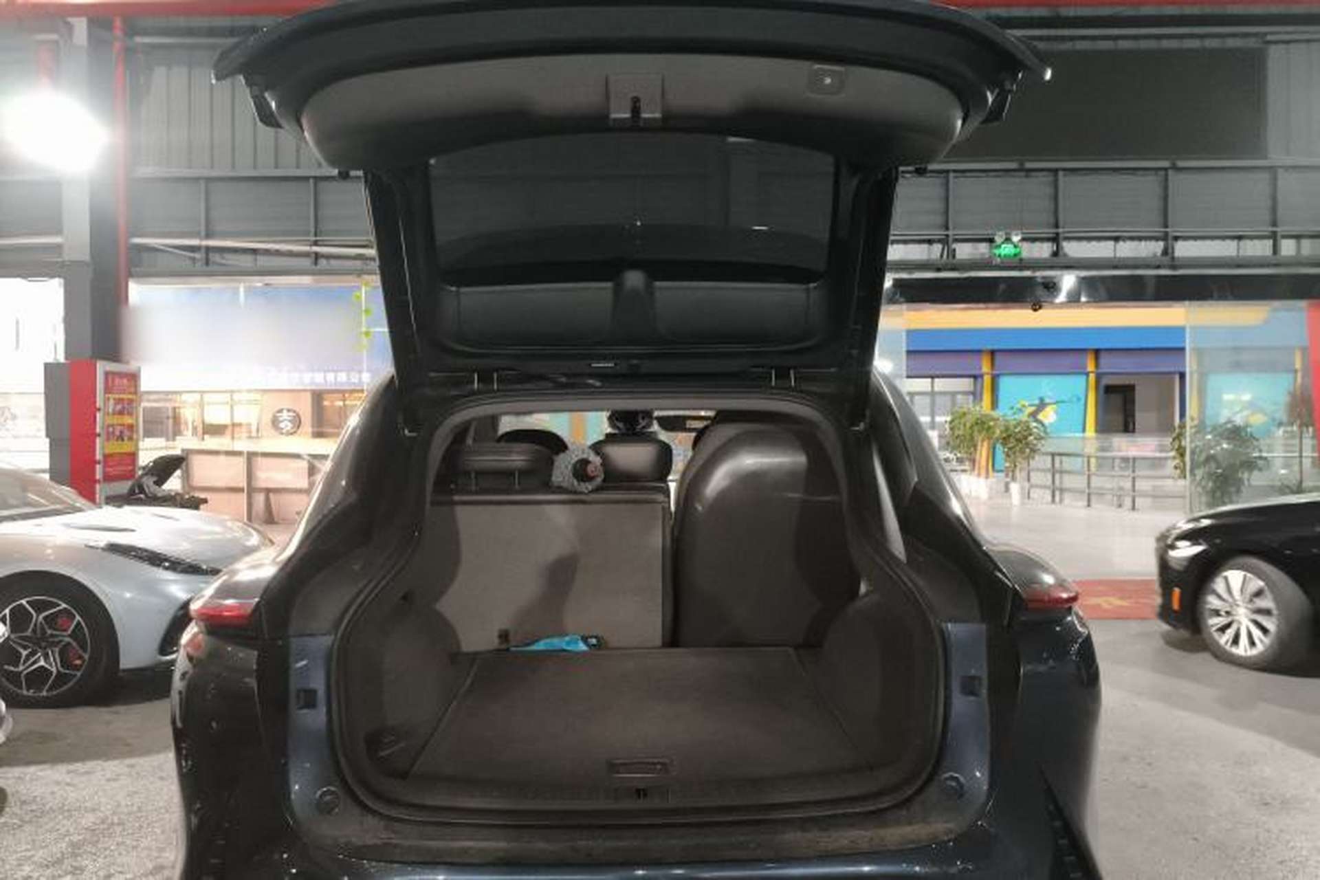 Used IM LS7 2023 90 kWh Elite Rear-Drive Version Trunk