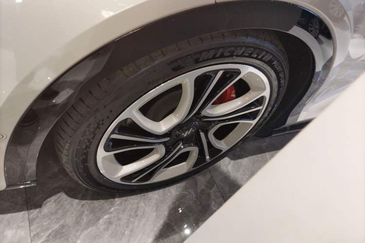 Used IM LS7 2023 100kWh Pro All-Wheel-Drive Version Exterior 3