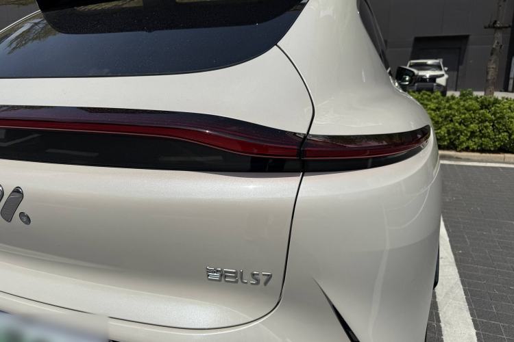Used IM LS7 2023 100kWh Pro All-Wheel-Drive Version Exterior 6