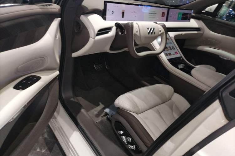 Used IM LS7 2023 100kWh Pro All-Wheel-Drive Version Interior 3