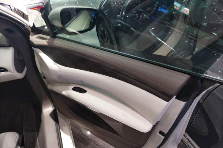 Used IM LS7 2023 100kWh Pro All-Wheel-Drive Version Interior 5