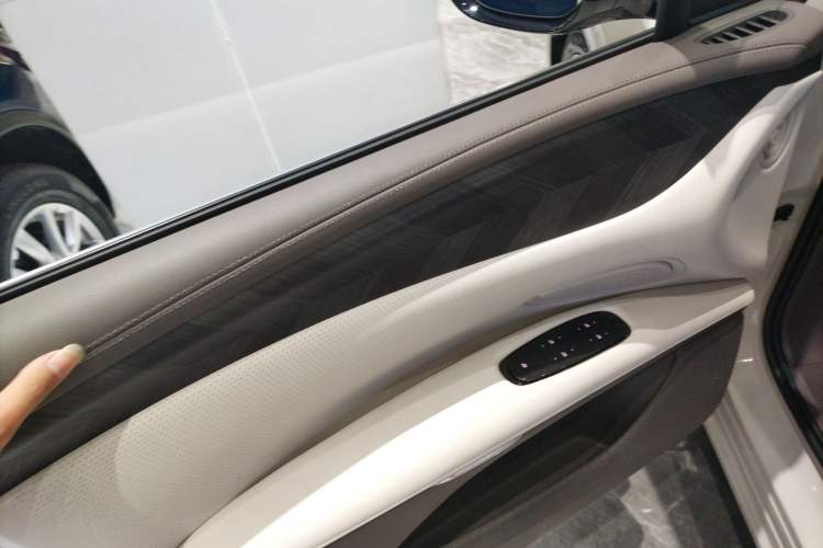 Used IM LS7 2023 100kWh Pro All-Wheel-Drive Version Interior 7