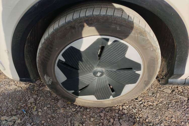 Used IM LS7 2023 77 kWh Urban Fit Rear-Wheel Drive Left Front Wheel Hub