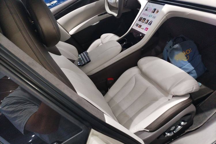 Used IM LS7 2023 100kWh Pro All-Wheel-Drive Version Right Front Seat