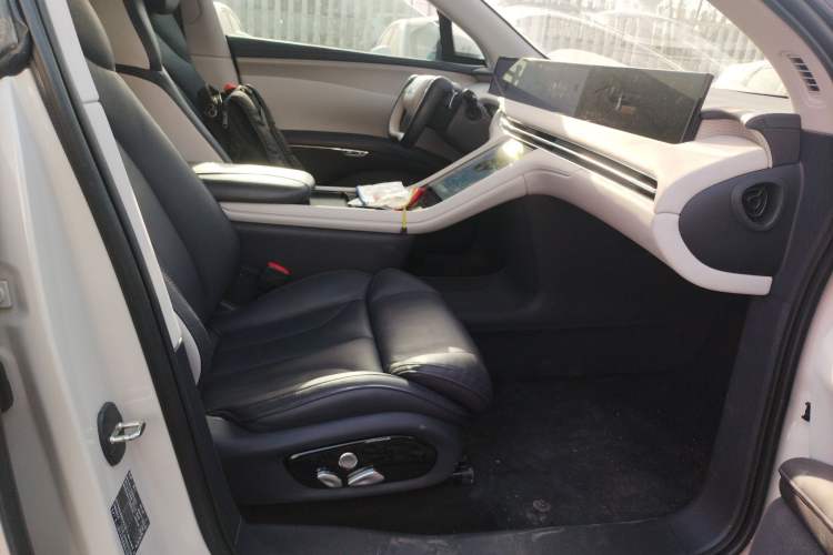 Used IM LS7 2023 77 kWh Urban Fit Rear-Wheel Drive Right Front Seat