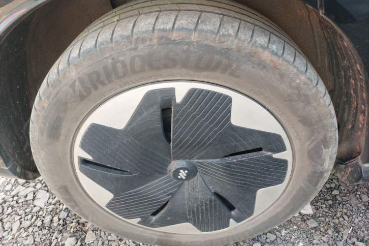 Used IM LS7 2023 77 kWh Urban Fit Rear-Wheel Drive Right Rear Wheel Hub