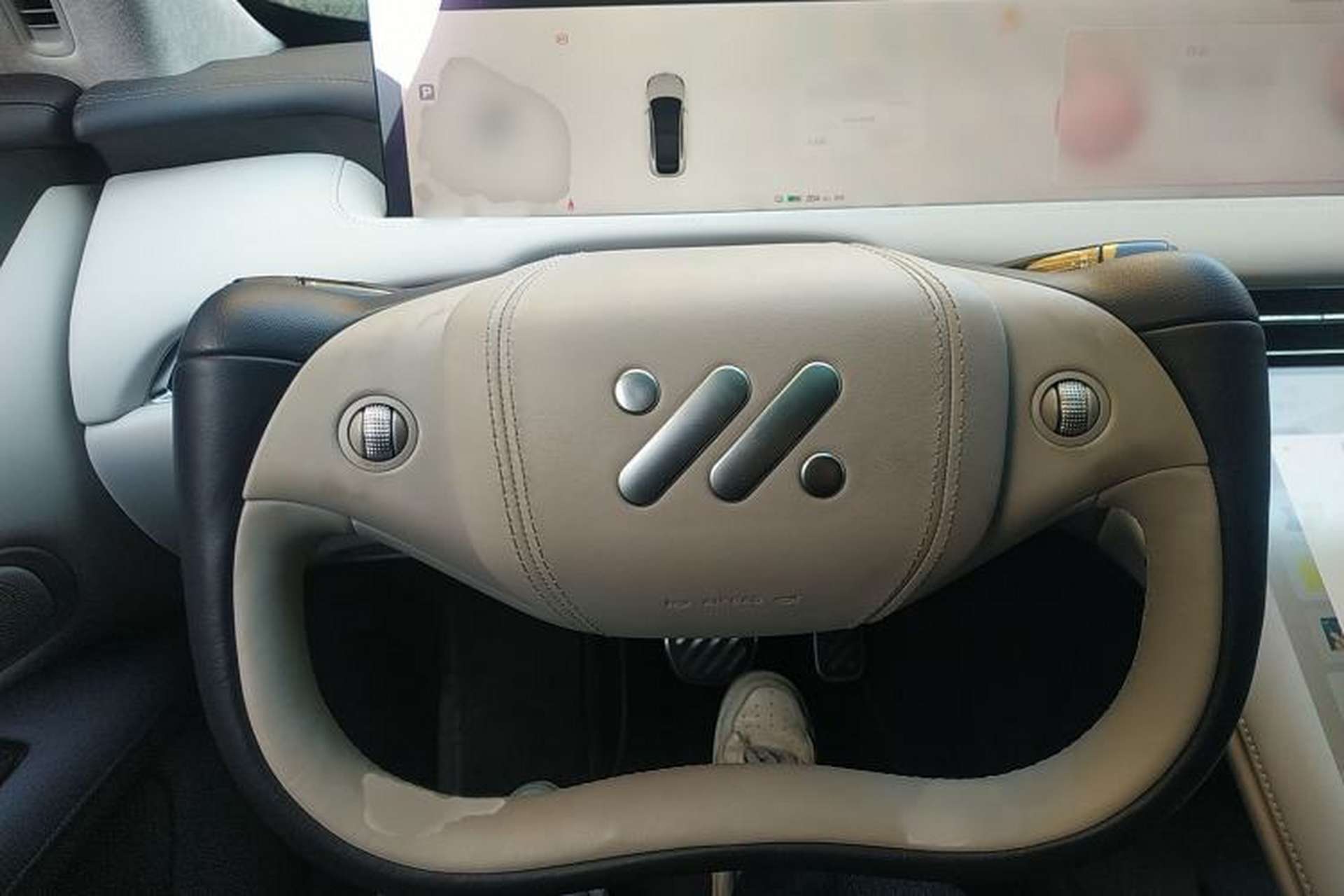 Used IM LS7 2023 100kWh Lux All-Wheel-Drive Version Steering Wheel