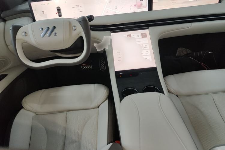 Used IM LS7 2023 90 kWh Elite Rear-Drive Version Center Console