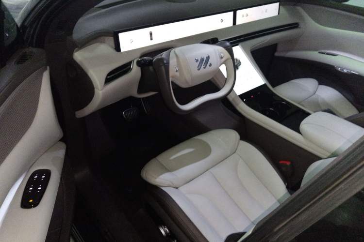 Used IM LS7 2023 77 kWh Urban Fit Rear-Wheel Drive Driver Seat