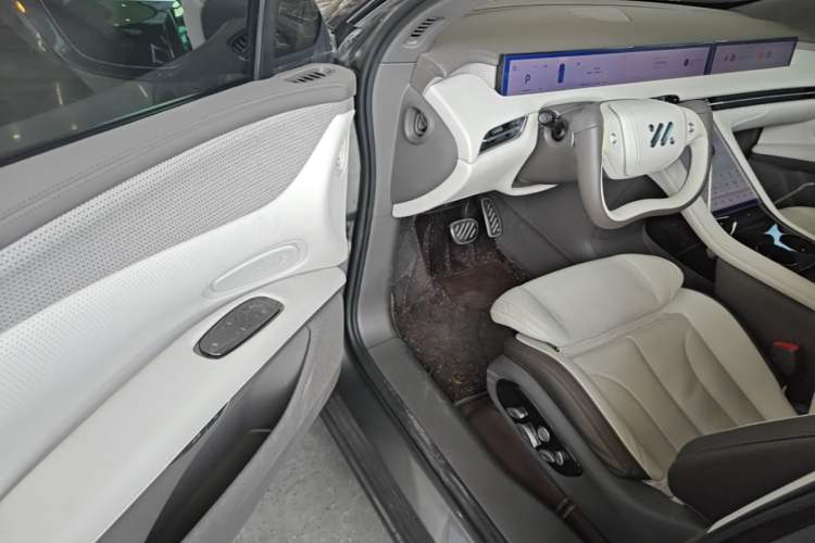 Used IM LS7 2023 100kWh Lux All-Wheel-Drive Version Driver Seat