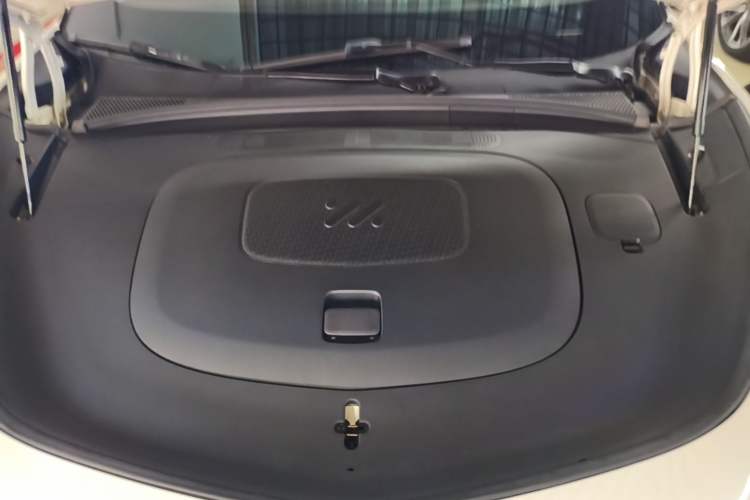 Used IM LS7 2023 90 kWh Elite Rear-Drive Version Engine Bay