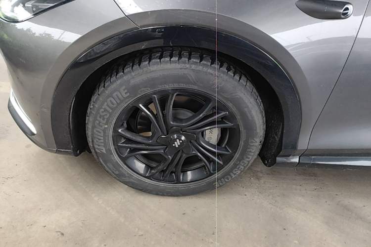 Used IM LS7 2023 100kWh Lux Rear-Drive Version Exterior 4