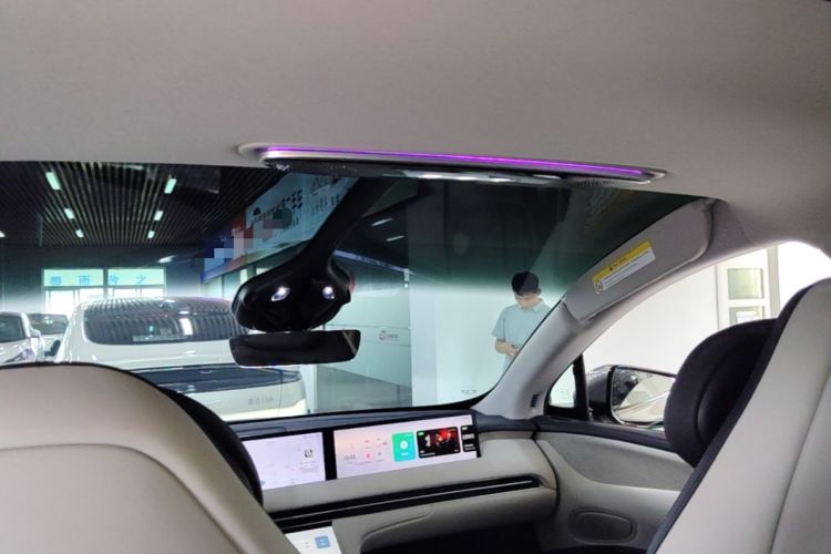 Used IM LS7 2023 90 kWh Elite Rear-Drive Version Headliner