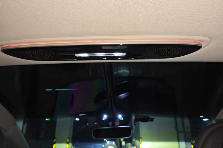 Used IM LS7 2023 90 kWh Elite Rear-Drive Version Headliner