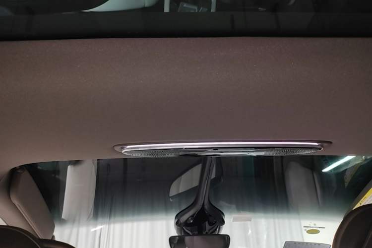 Used IM LS7 2023 77 kWh Urban Fit Rear-Wheel Drive Headliner