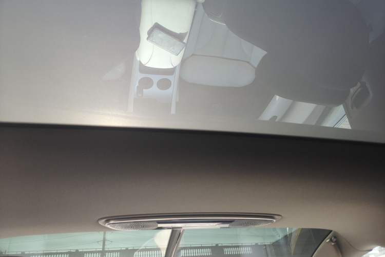 Used IM LS7 2023 100kWh Lux All-Wheel-Drive Version Headliner