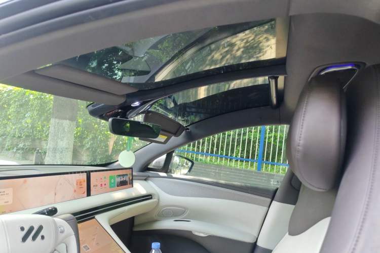 Used IM LS7 2023 100kWh Lux Rear-Drive Version Headliner