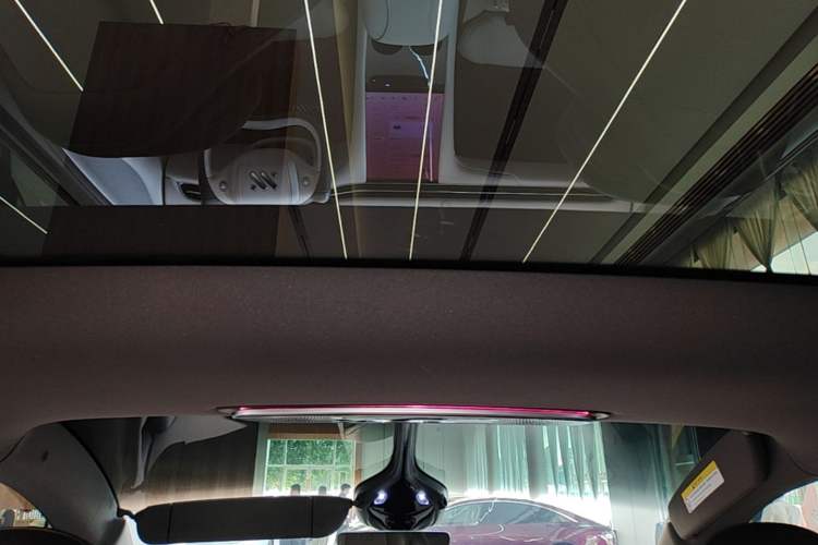 Used IM LS7 2023 100kWh Lux Rear-Drive Version Headliner