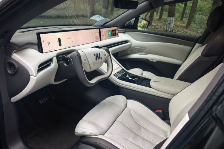 Used IM LS7 2023 100kWh Lux All-Wheel-Drive Version Interior 1