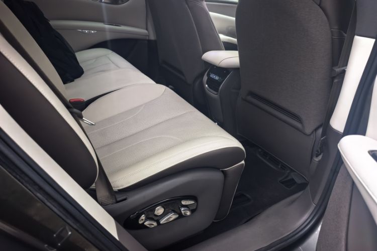 Used IM LS7 2023 100kWh Lux All-Wheel-Drive Version Interior 2