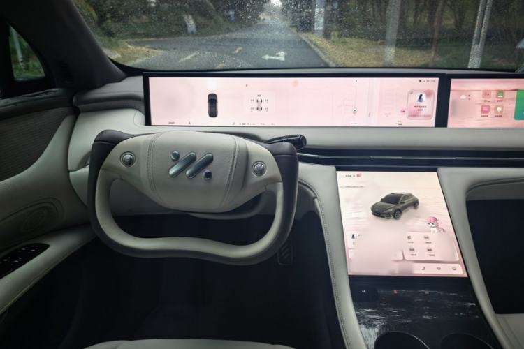 Used IM LS7 2023 100kWh Lux All-Wheel-Drive Version Interior 3