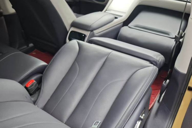 Used IM LS7 2023 100kWh Lux Rear-Drive Version Interior 4