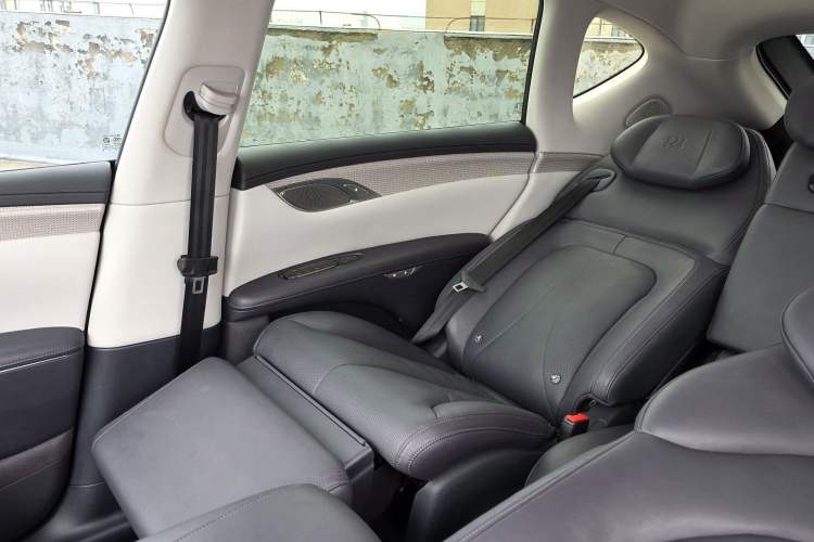 Used IM LS7 2023 90 kWh Elite Rear-Drive Version Interior 4