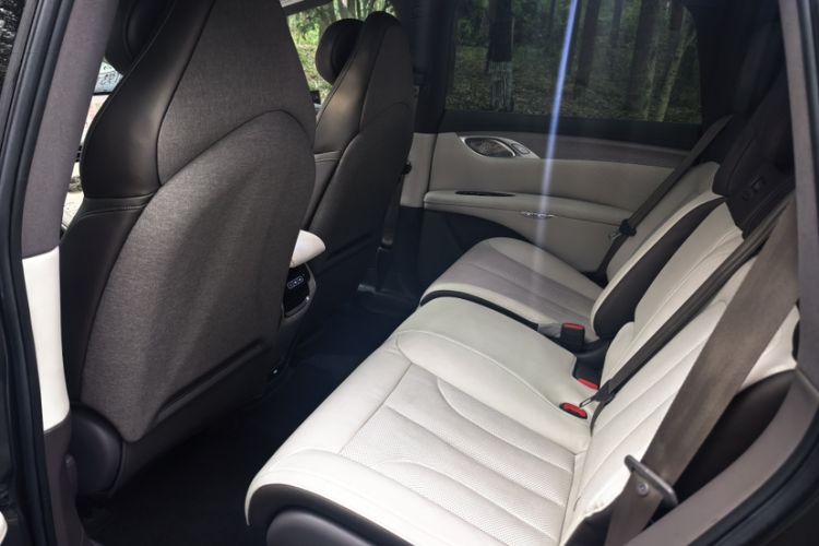 Used IM LS7 2023 100kWh Lux All-Wheel-Drive Version Interior 4