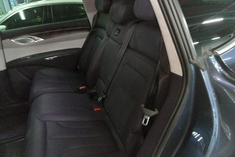 Used IM LS7 2023 100kWh Pro All-Wheel-Drive Version Interior 4