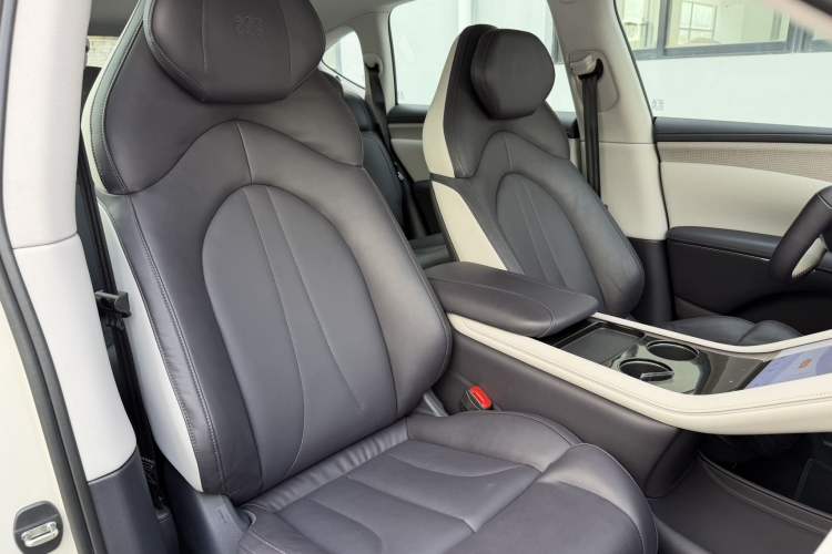 Used IM LS7 2023 77 kWh Urban Fit Rear-Wheel Drive Interior 6