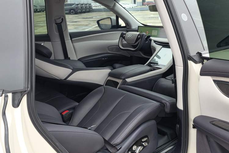 Used IM LS7 2023 90 kWh Elite Rear-Drive Version Interior 6